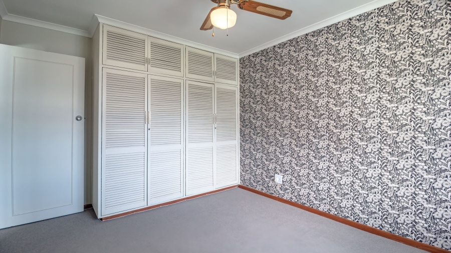 To Let 4 Bedroom Property for Rent in Gordons Bay Village Western Cape